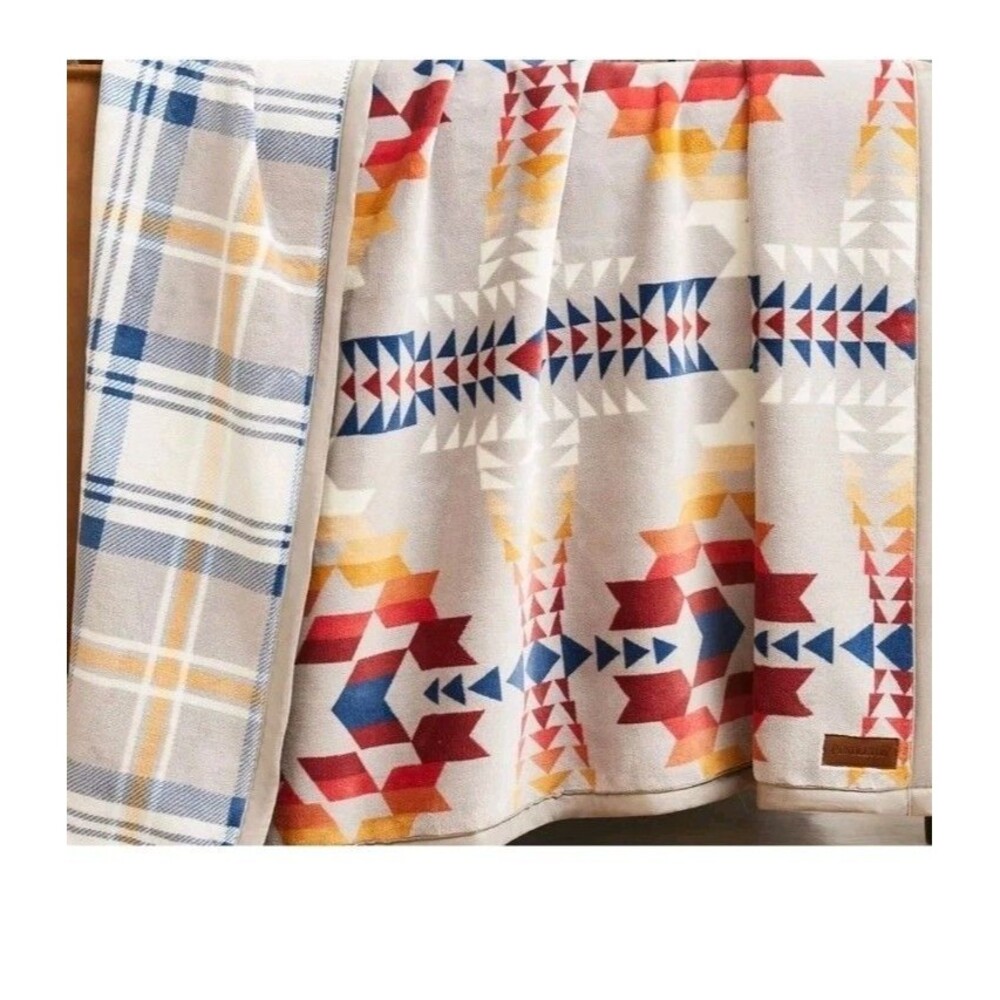 Pendleton Plush Throw Blanket 50" X 70" Reversible Legend Lake New